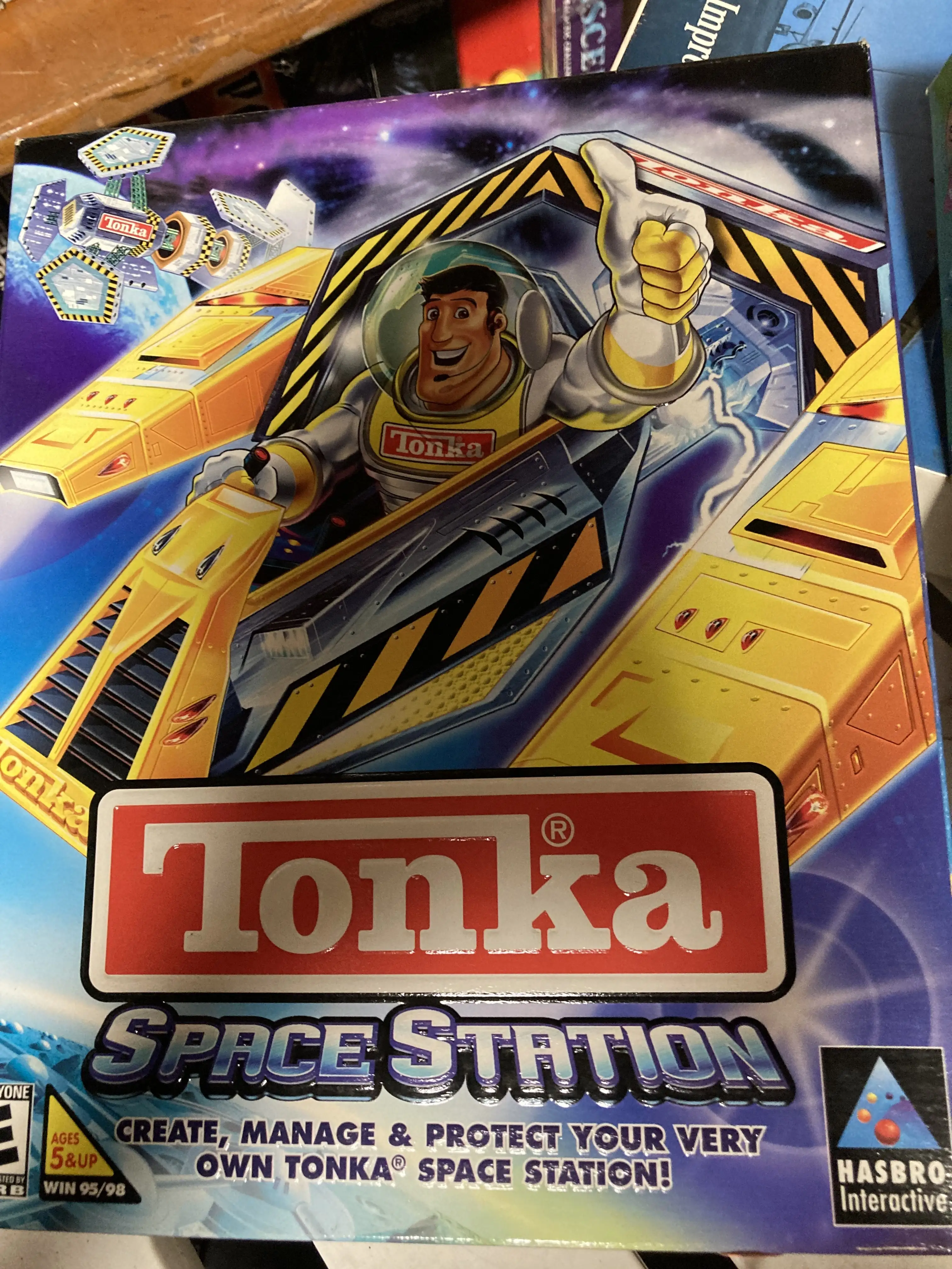 Tonka – Space Station